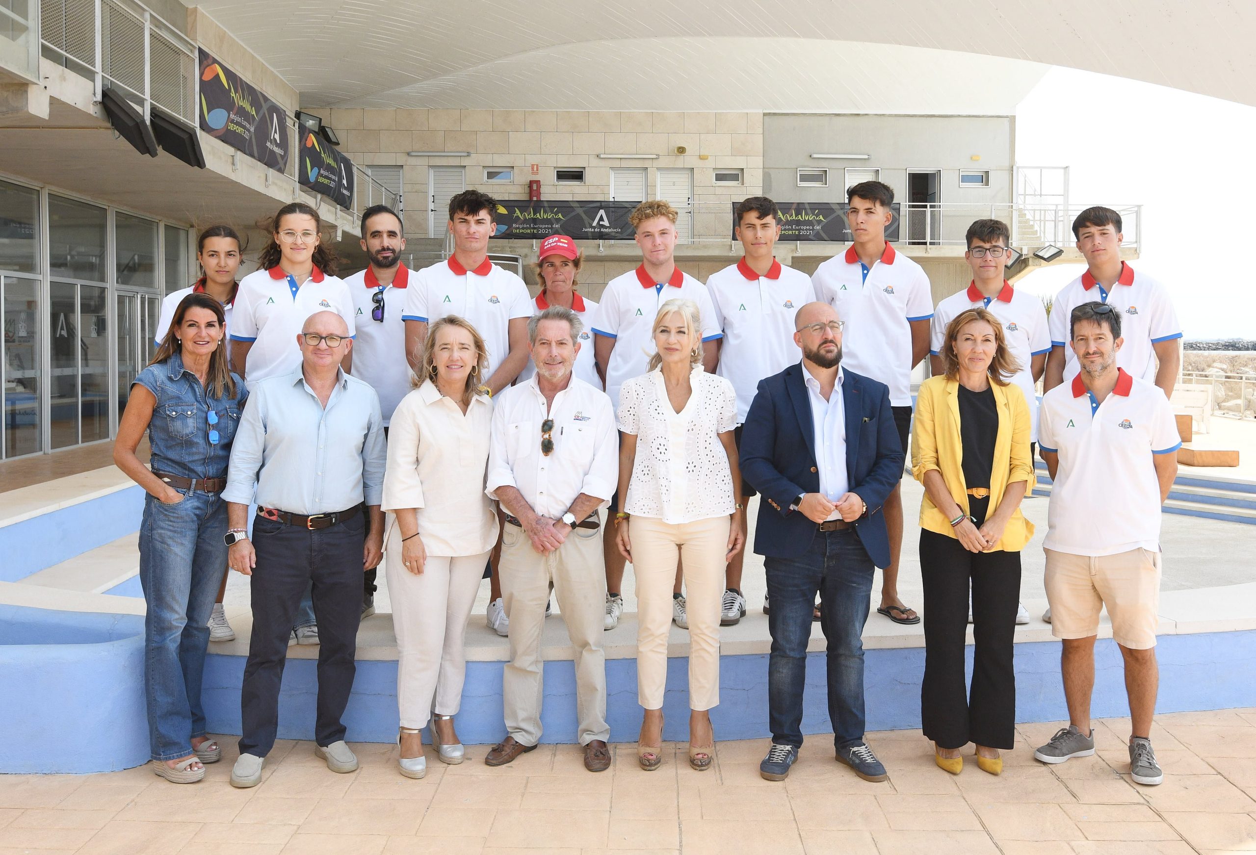 Patricia del Pozo con el alumnado del CEEDA en Cádiz.